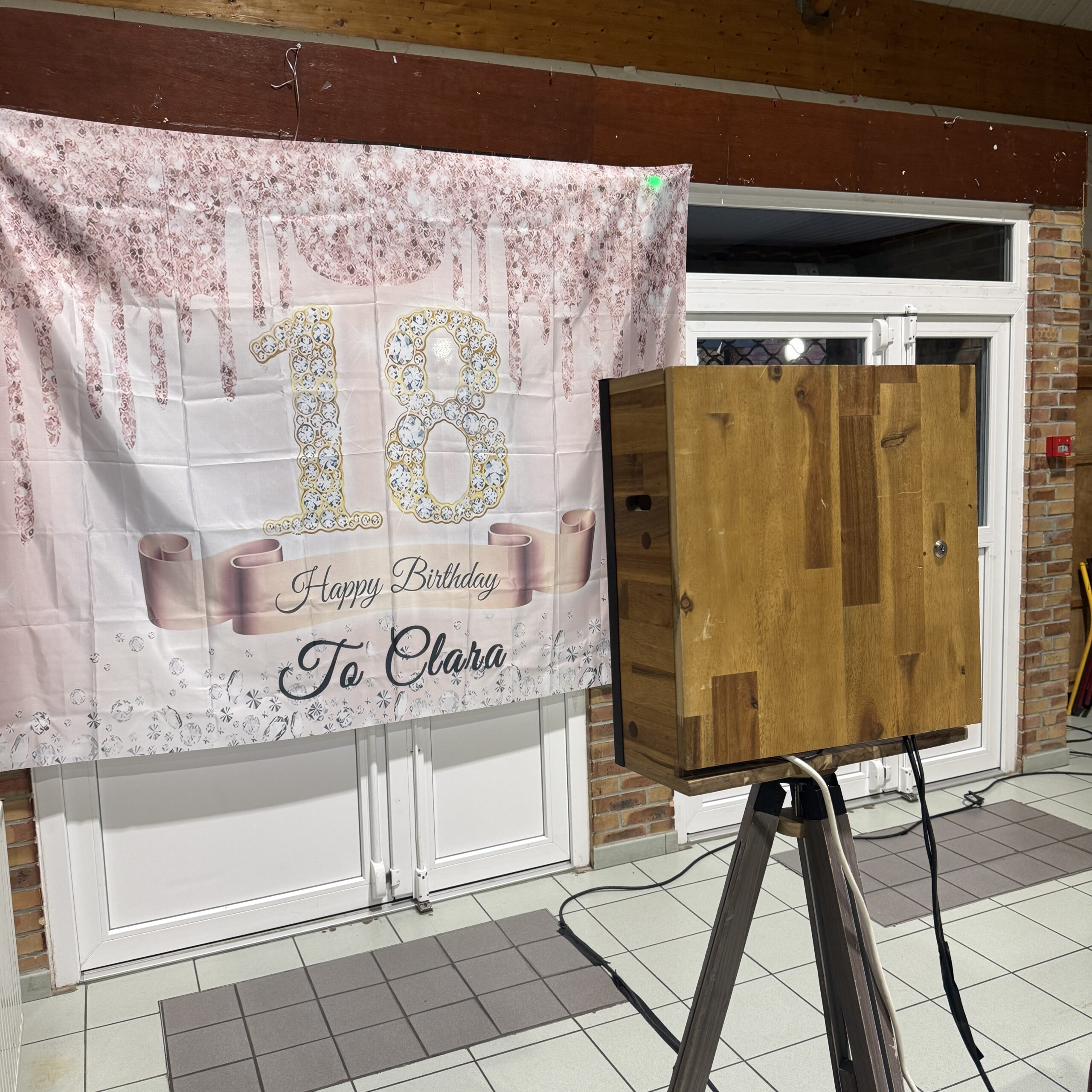 Anniversaire 18 ans à Bauvin : location de photobooth avec impressions